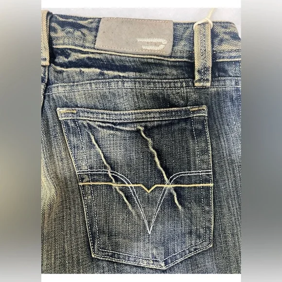 NEW AUTHENTIC DIESEL LEVAN MENS CLASSIC SIZE 28X32 DENIM STRAIGHT LEG JEANS.